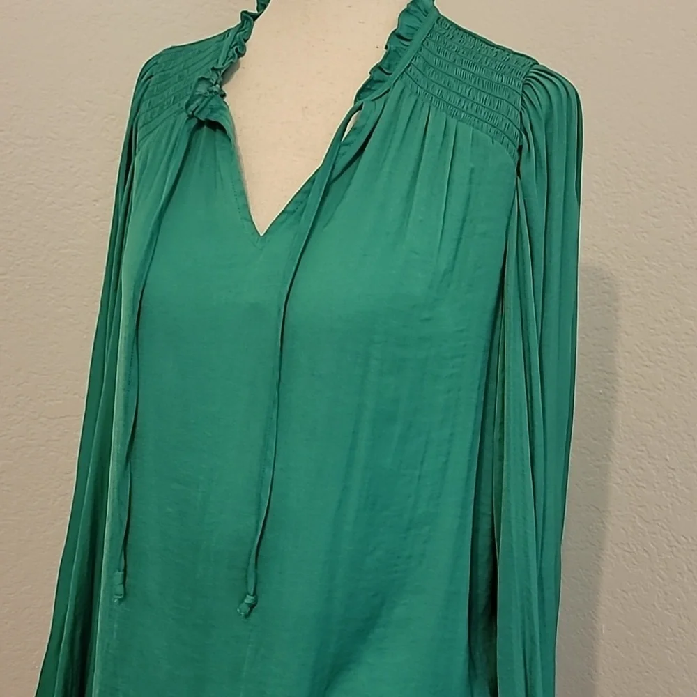Elegant Green Blouse with Ruffled Neckline - Picture 1 of 5